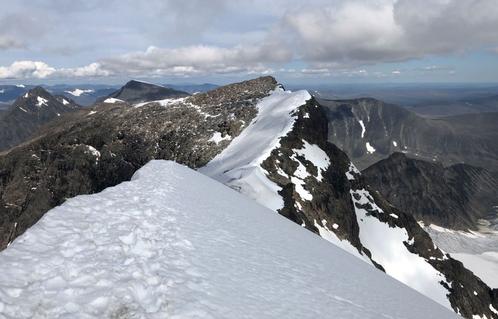 Utsikt från sydtoppen mot nordtoppen